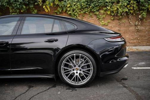 2022 Porsche Panamera 4 Platinum Edition