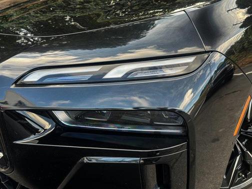 2024 BMW 750e i xDrive