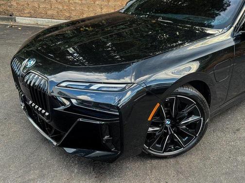 2024 BMW 750e i xDrive