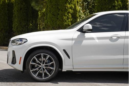 White 2022 BMW X4 xDrive30i