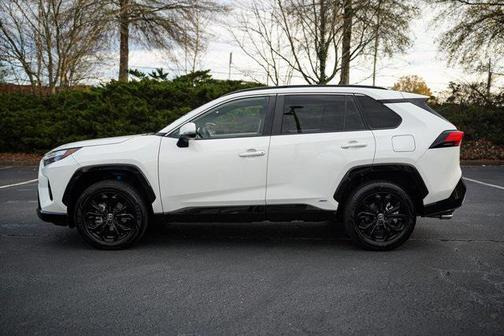 2022 Toyota RAV4 Hybrid SE