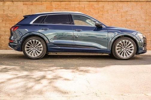 2019 Audi e-tron Premium Plus