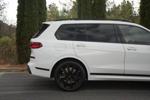 2025 BMW X7 M60i