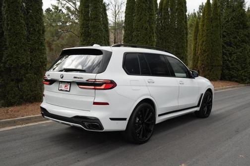 2025 BMW X7 M60i