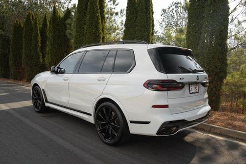 2025 BMW X7 M60i