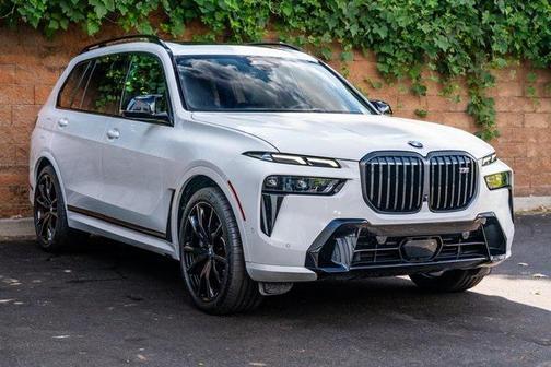 2025 BMW X7 M60i