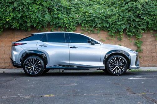 2023 Lexus RZ 450e Luxury