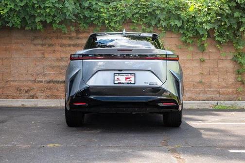 2023 Lexus RZ 450e Luxury