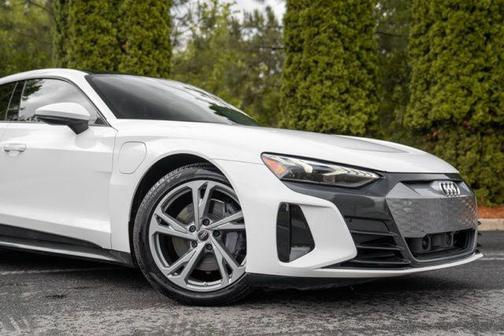 Ibis White 2022 Audi e-tron GT Premium Plus