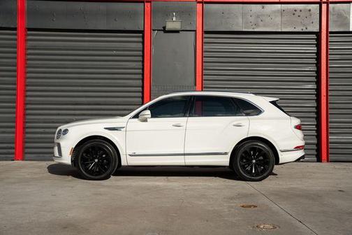 White 2022 Bentley Bentayga V8