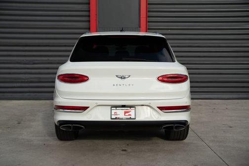 White 2022 Bentley Bentayga V8