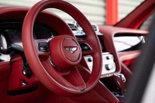 White 2022 Bentley Bentayga V8