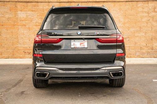 2022 BMW X7 M50i