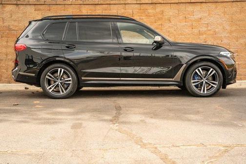 2022 BMW X7 M50i