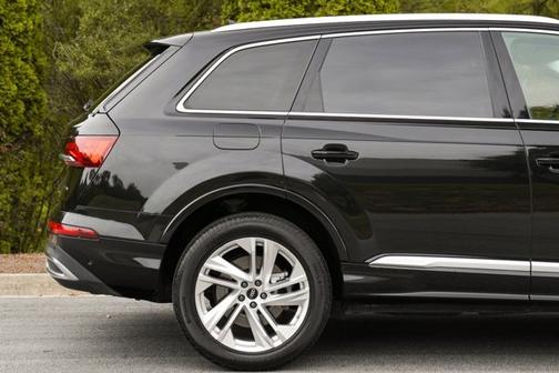 Black Metallic 2022 Audi Q7 55 Premium Plus