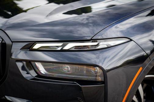 Carbon Black Metallic 2023 BMW X7 xDrive40i