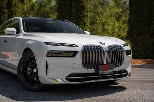 Mineral White Metallic 2024 BMW i7 eDrive50