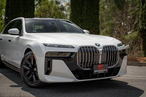 Mineral White Metallic 2023 BMW i7 xDrive60