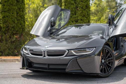 Sophisto Gray Metallic w/Frozen Gray Accent 2020 BMW i8 Base
