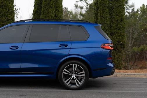 2023 BMW X7 M60i
