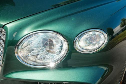 Green 2022 Bentley Bentayga V8
