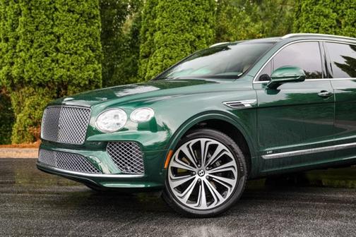 Green 2022 Bentley Bentayga V8