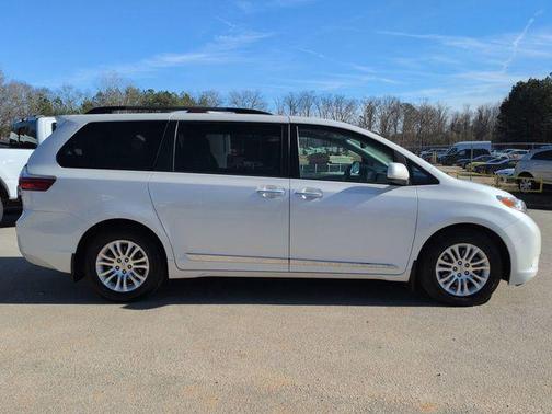 2017 Toyota Sienna XLE Premium
