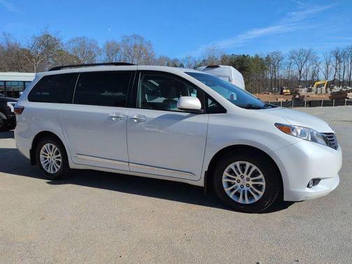 2017 Toyota Sienna XLE Premium
