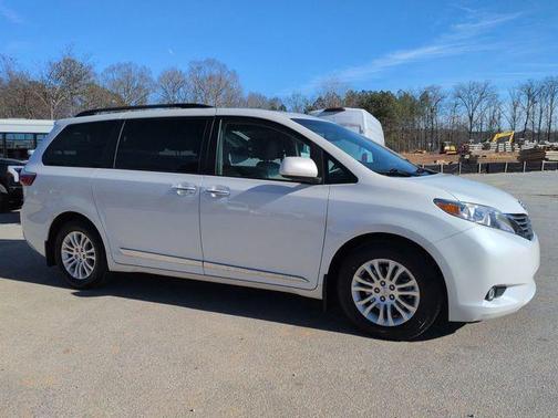 2017 Toyota Sienna XLE Premium