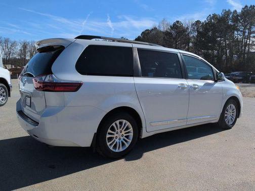 2017 Toyota Sienna XLE Premium