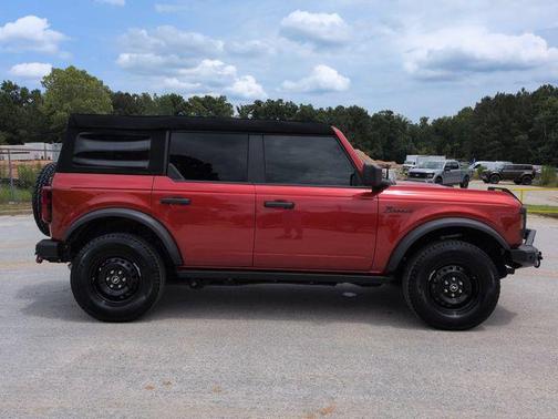 HOT PEPPER RED MET TINT CC 2023 Ford Bronco Black Diamond