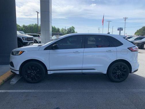 2022 Ford Edge SE