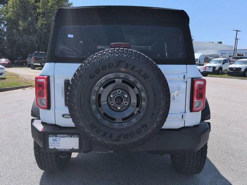 2025 Ford Bronco Base