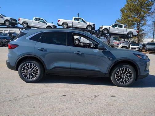 2025 Ford Escape SE