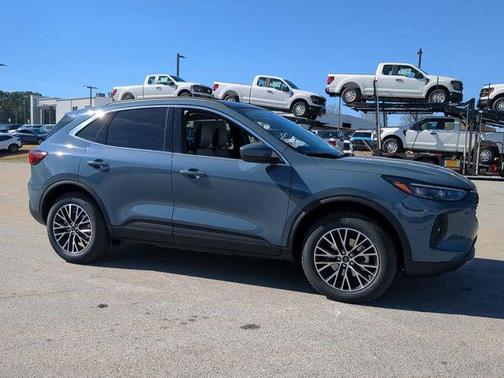 2025 Ford Escape SE