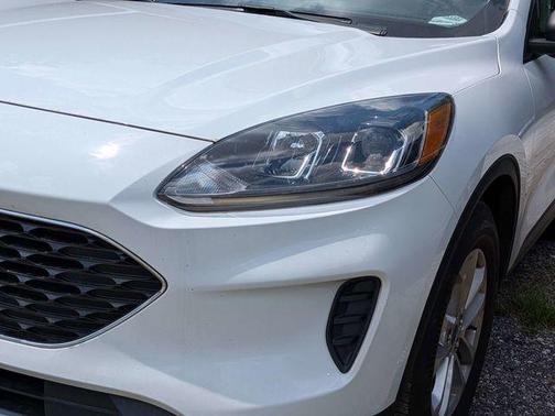 OXFORD WHITE 2022 Ford Escape SE