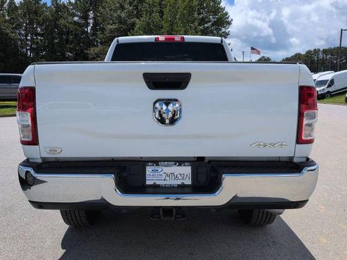 2022 RAM 2500 Tradesman Crew Cab 4x4 6'4' Box