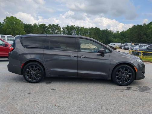 2020 Chrysler Pacifica Touring