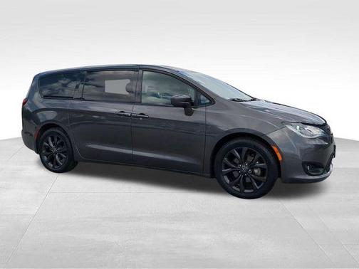 2020 Chrysler Pacifica Touring