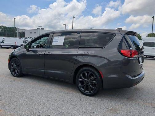 2020 Chrysler Pacifica Touring