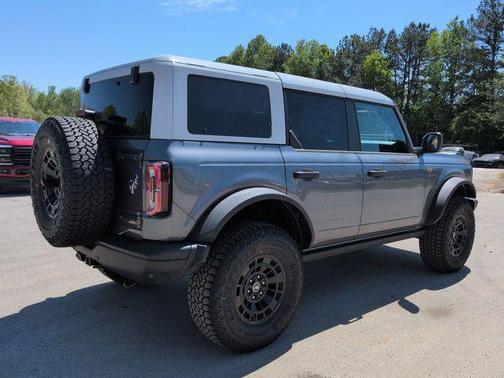 CARBONIZED GRAY METALLIC 2026 Ford Bronco Badlands