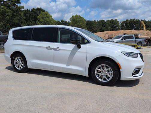 Bright White Clearcoat 2024 Chrysler Pacifica Touring L
