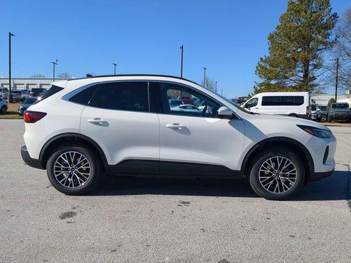 2025 Ford Escape SE