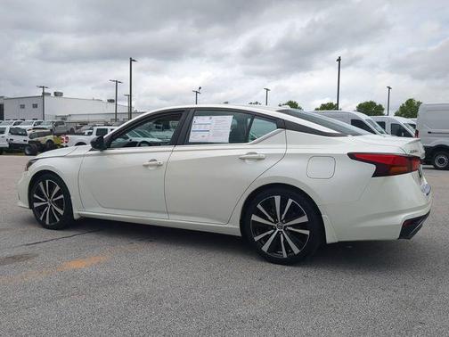 2021 Nissan Altima SR FWD