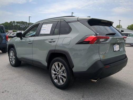 2022 Toyota RAV4 XLE Premium