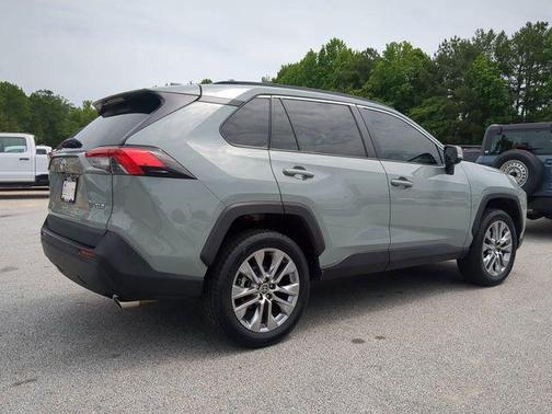 2022 Toyota RAV4 XLE Premium