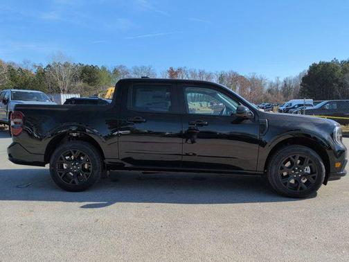 SHADOW BLACK 2026 Ford Maverick Lobo Standard