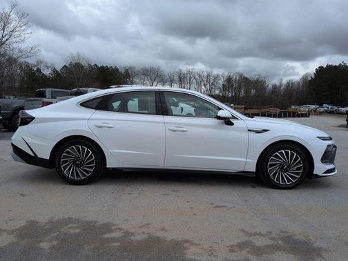 2025 Hyundai SONATA Hybrid SE