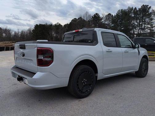 SPACE WHITE METALLIC 2026 Ford Maverick Lobo