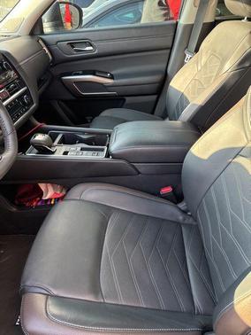 2024 Nissan Pathfinder Platinum FWD